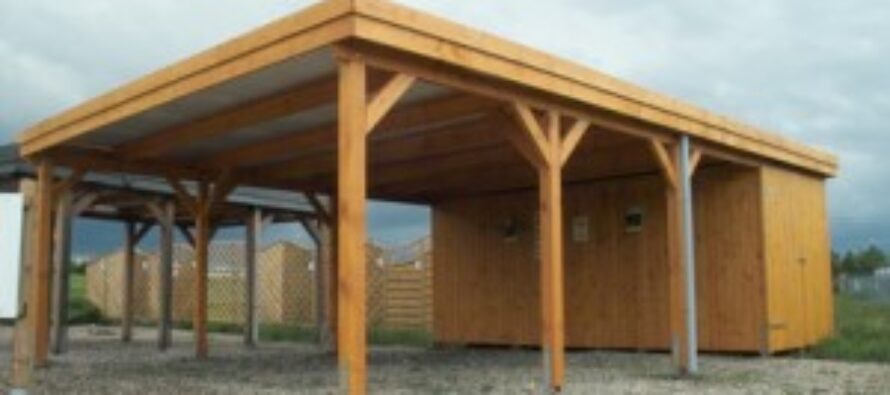 Carport aus Holz – ideal als Ergänzung zu Garagen und als Blickfang für die Immobilien